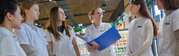 Apothekenteam bei der Besprechung Apothekenteam bei der Besprechung