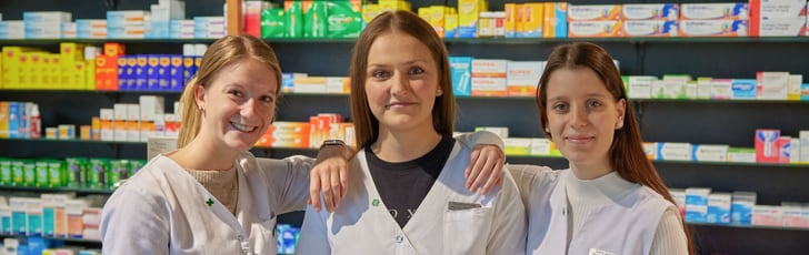 junge Pharma-Assistentinnen junge Pharma-Assistentinnen